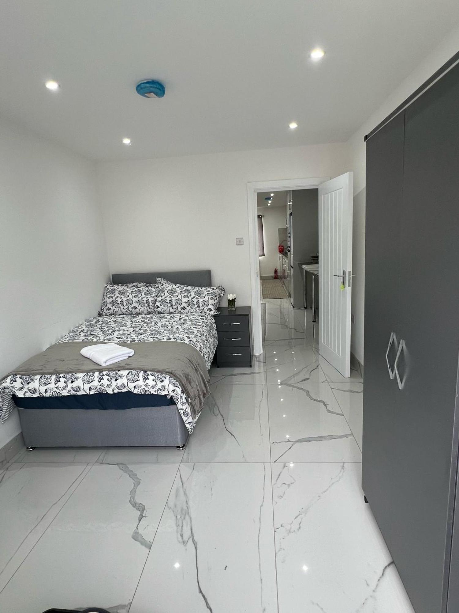 93 New Road Apartment Harmondsworth Ngoại thất bức ảnh